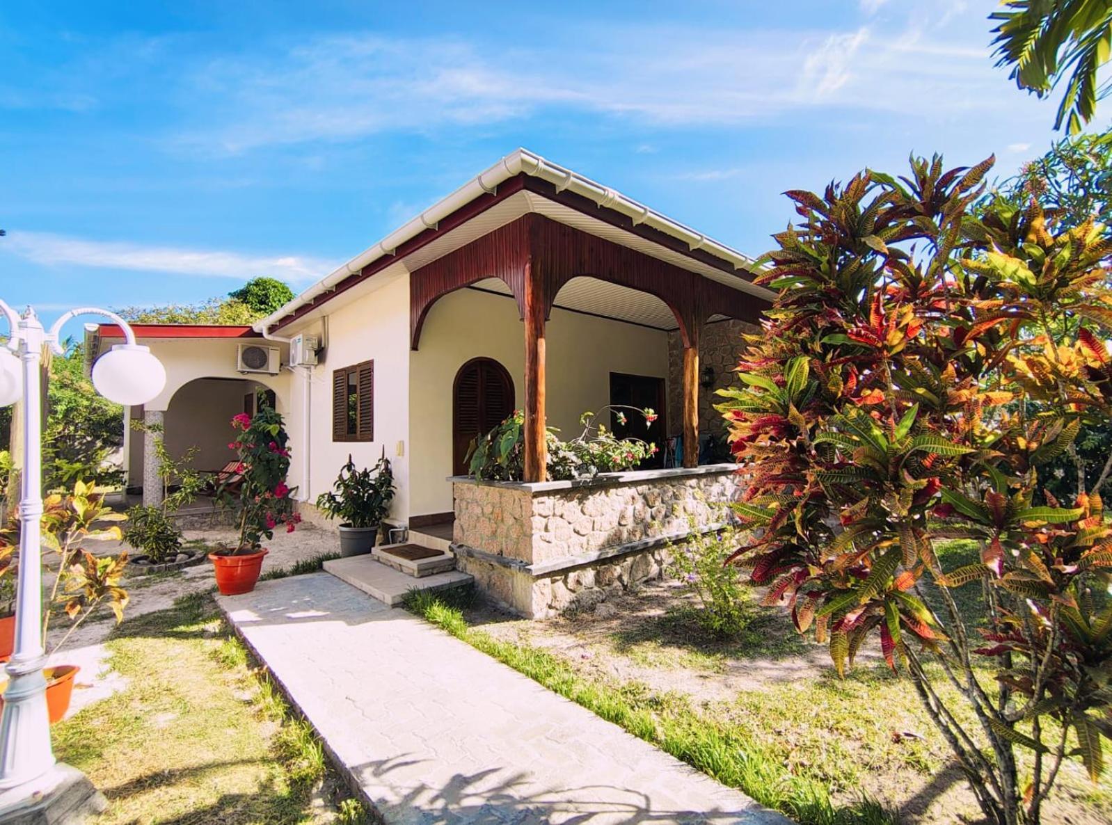The Islander Hotel Grand Anse  Exterior foto